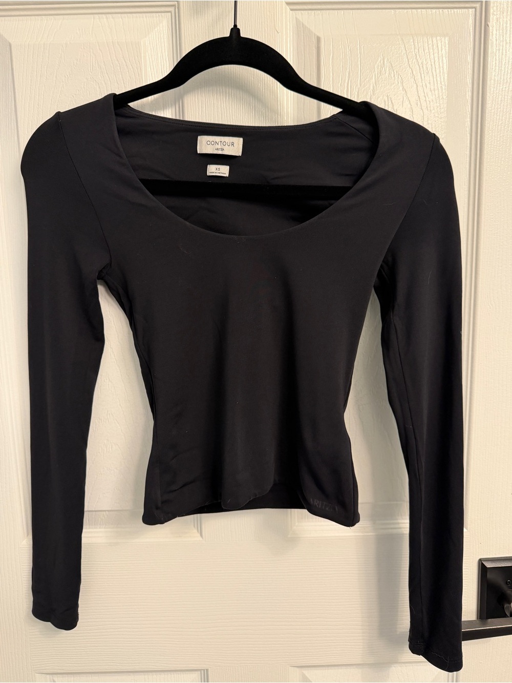 Aritzia - Black Scoop Neck Long-Sleeve Top - XS